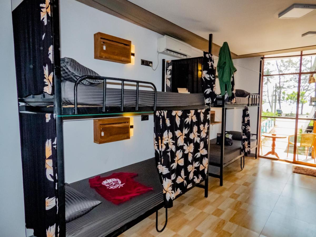 Surf & Party Weligama Hostel Luaran gambar