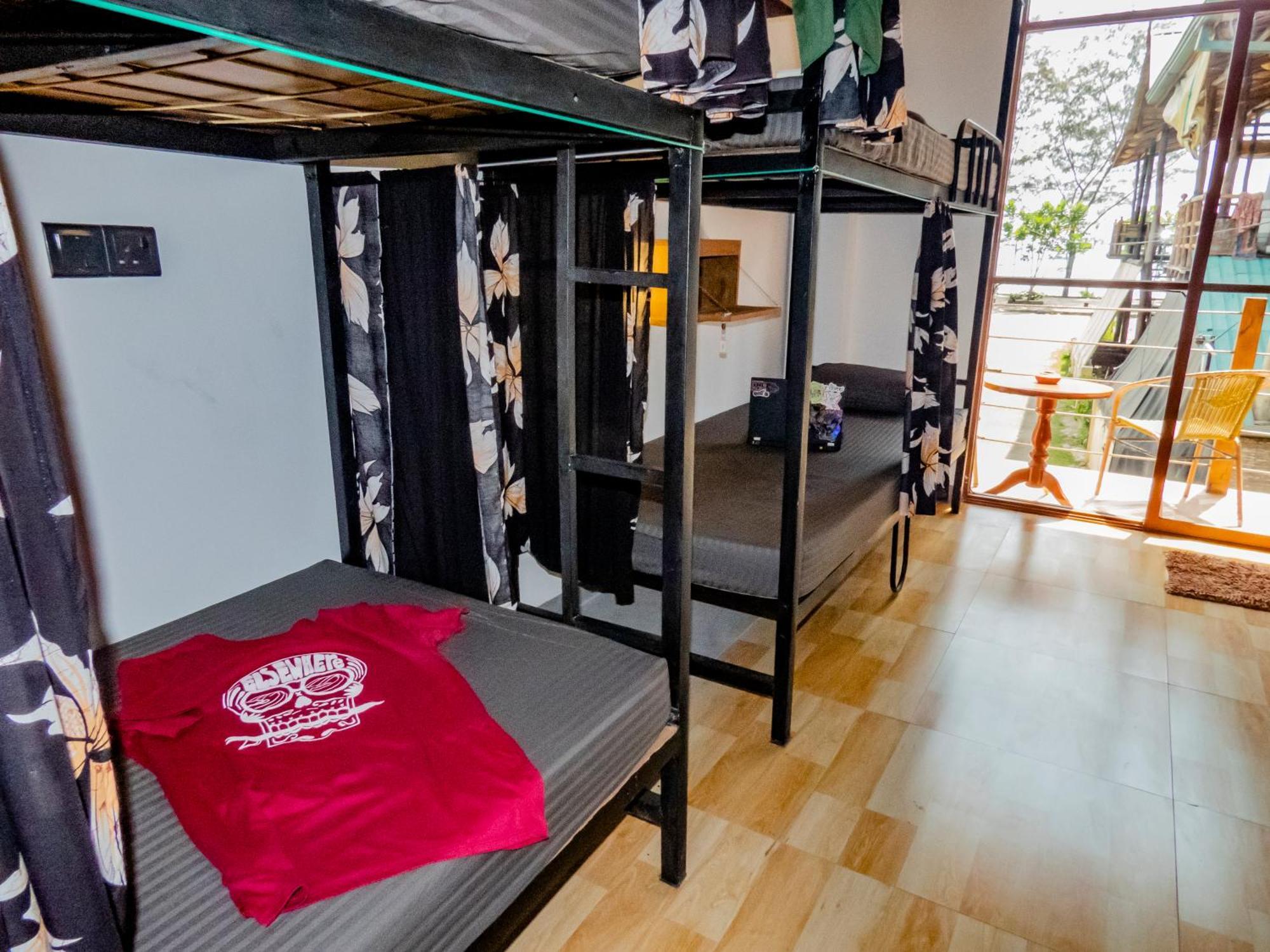 Surf & Party Weligama Hostel Luaran gambar
